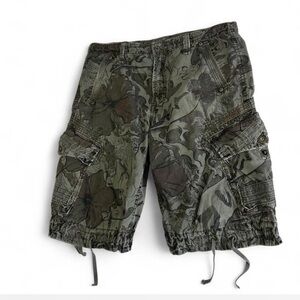 Baggy Green Camo Cargo Shorts Floral Print y2k Style Brand | Jetlag | Men's 40